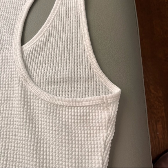 OFFLINE By Aerie Wow! Waffle cropped tank in white size S - Picture 3 of 9
